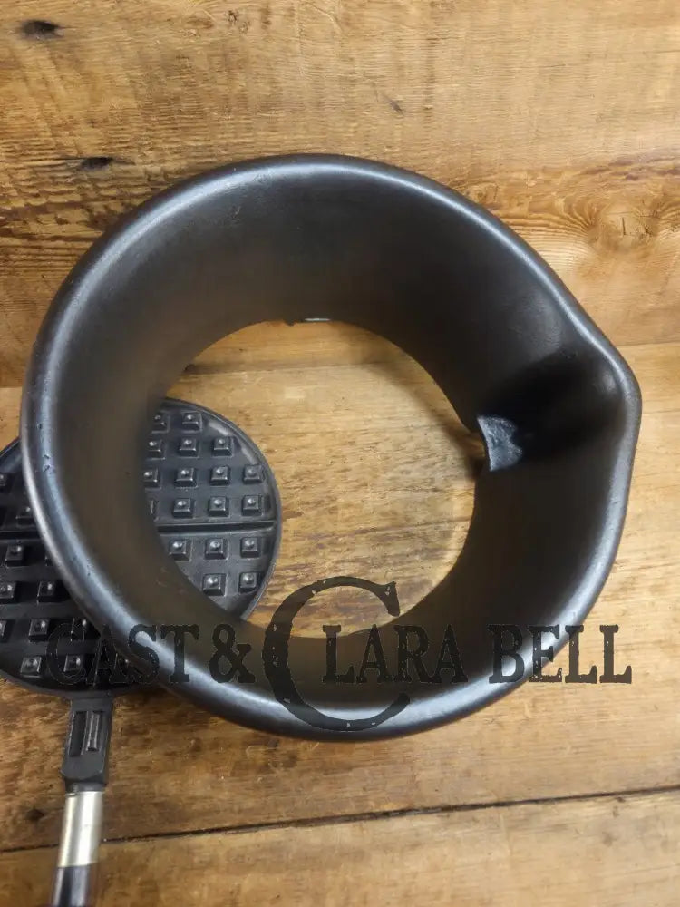 Tougher to find 1920βs Early Wagner Ware Stylized logo 1408 #8 Waffle Iron with tall Base! Waffle Iron