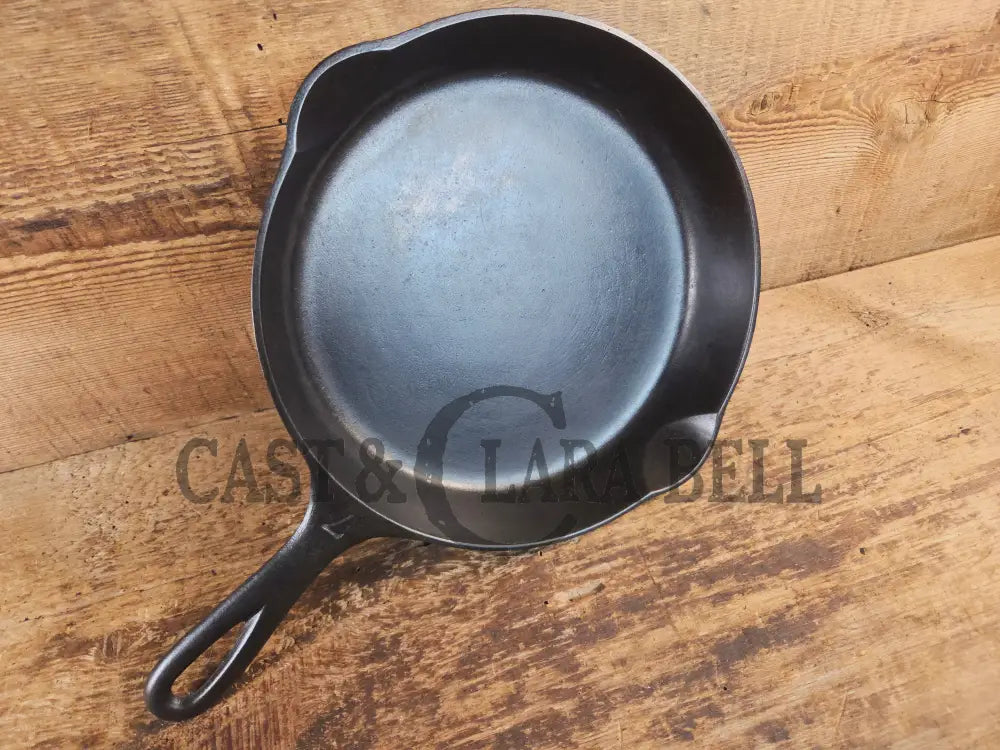 Tougher to find! 1930’s era Griswold #7 Cast Iron Skillet with Heat Ring 754. Similar to the Victor design. Great pan!