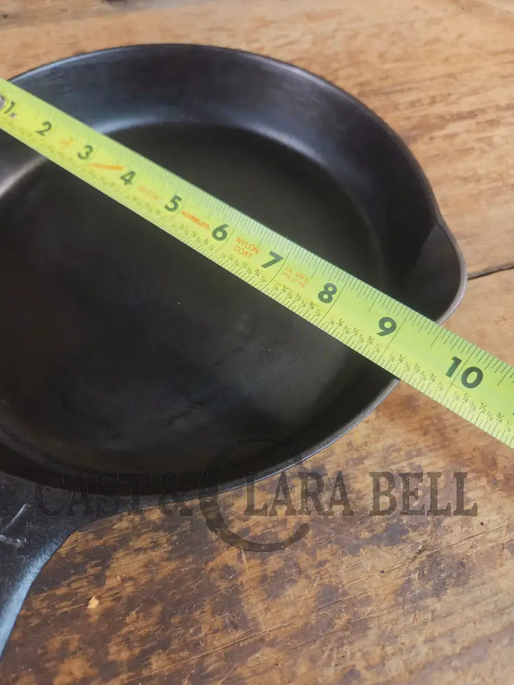 Tougher to find! 1930’s era Griswold #7 Cast Iron Skillet with Heat Ring 754. Similar to the Victor design. Great pan!