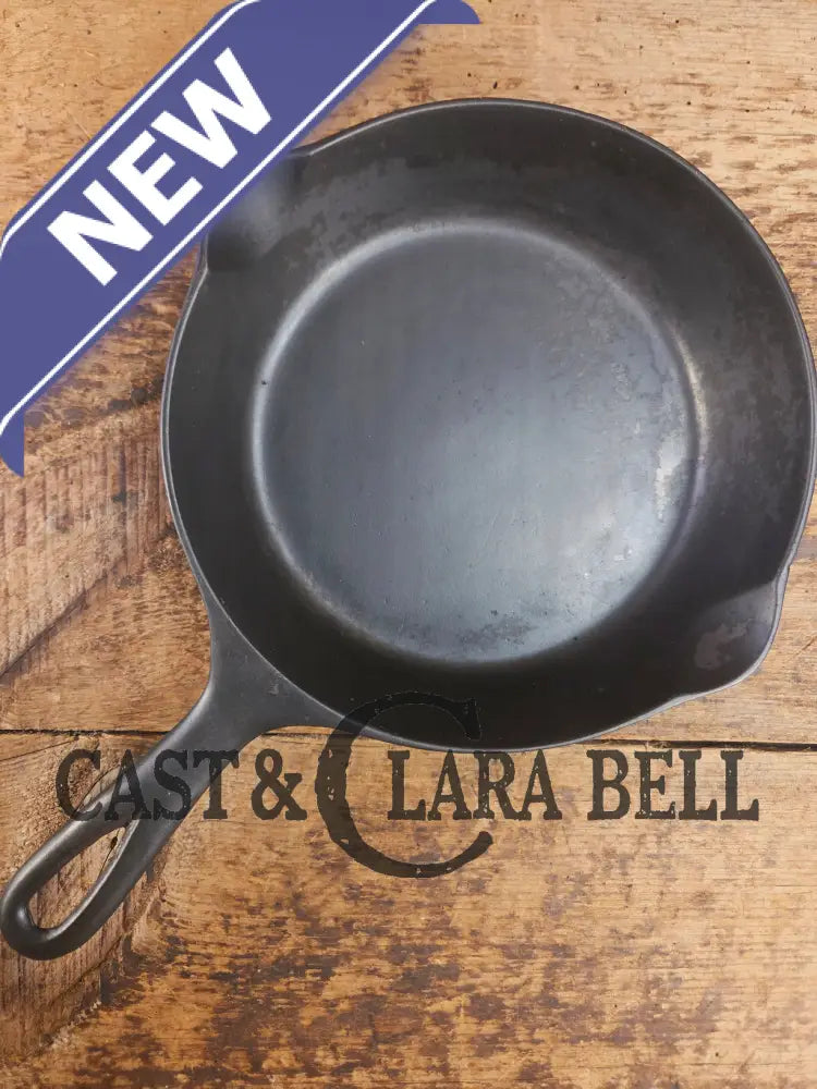 Tougher to find! Gorgeous early 1900βs Wapak #5 Block Logo Cast Iron Skillet with Heat Ring. Fully restored and ready