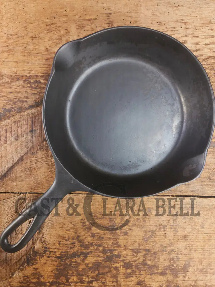 Tougher to find! Gorgeous early 1900βs Wapak #5 Block Logo Cast Iron Skillet with Heat Ring. Fully restored and ready