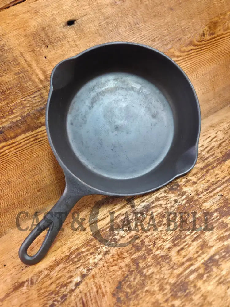 Tougher to find! Gorgeous early 1900βs Wapak #5 Block Logo Cast Iron Skillet with Heat Ring. Fully restored and ready