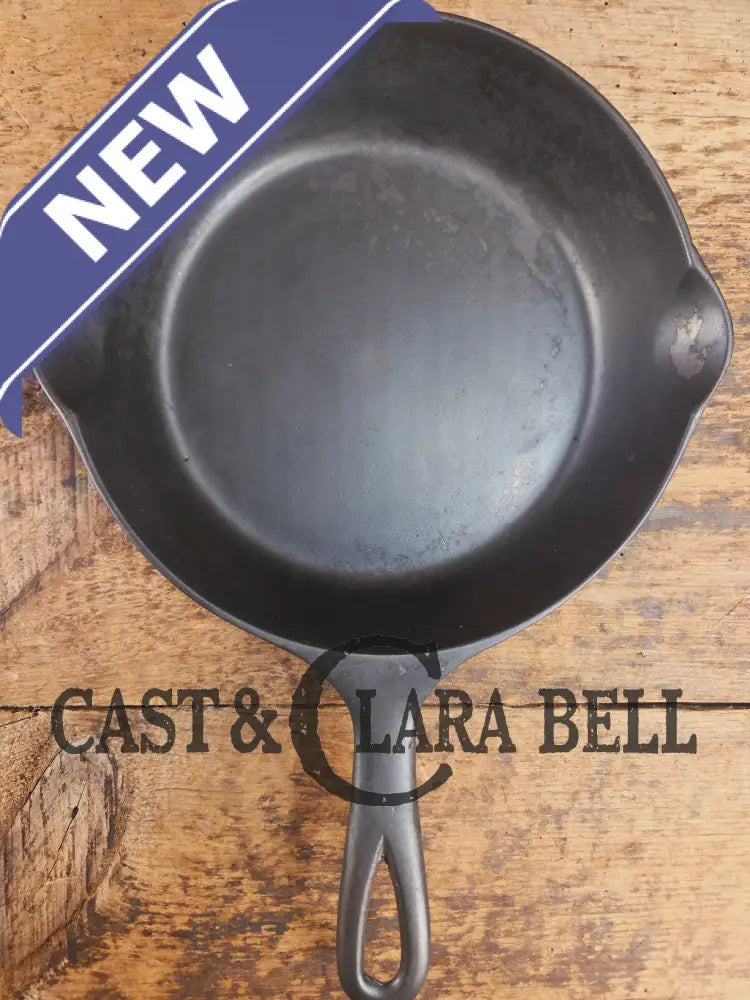 Tougher to find! Gorgeous early 1900βs Wapak #5 Block Logo Cast Iron Skillet with Heat Ring. Fully restored and ready