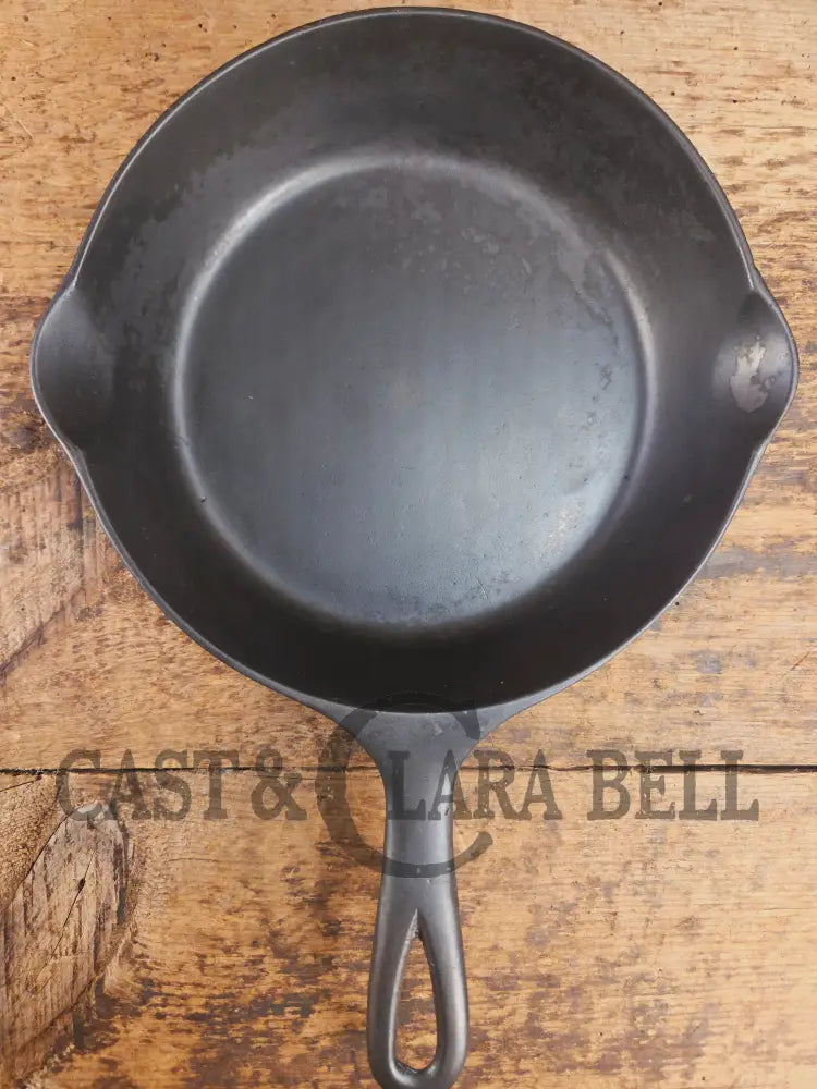 Tougher to find! Gorgeous early 1900βs Wapak #5 Block Logo Cast Iron Skillet with Heat Ring. Fully restored and ready