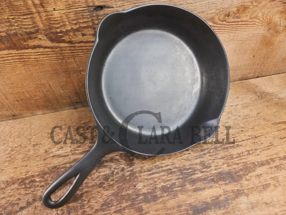 Tougher to find! Gorgeous early 1900βs Wapak #5 Block Logo Cast Iron Skillet with Heat Ring. Fully restored and ready