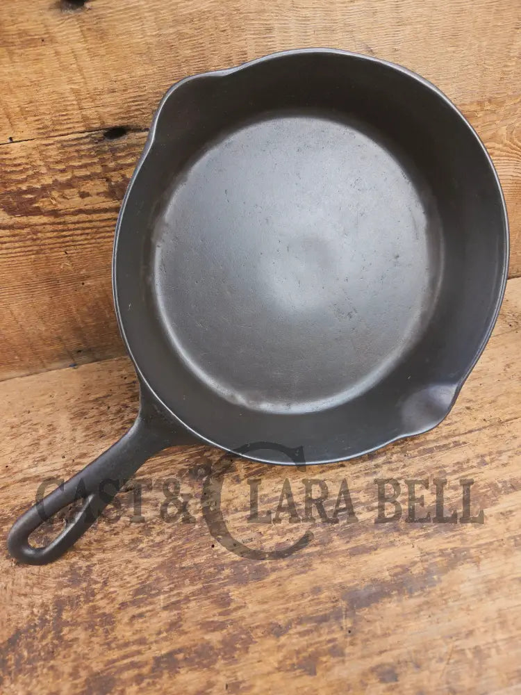 Tougher to find! Gorgeous early 1900’s Wapak #6 Block Logo Cast Iron Skillet with Heat Ring. Fully restored and ready