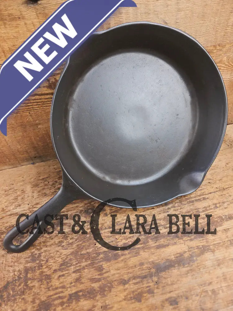 Tougher to find! Gorgeous early 1900βs Wapak #6 Block Logo Cast Iron Skillet with Heat Ring. Fully restored and ready