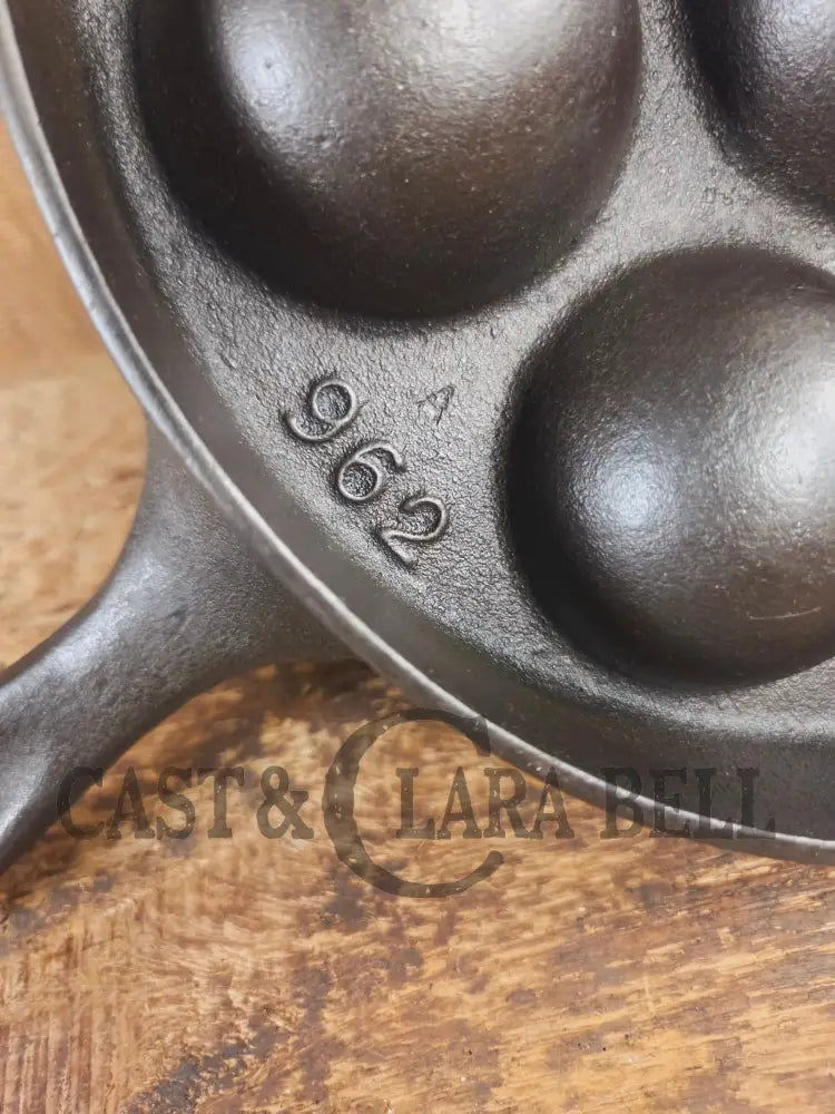 Trending! Beautiful Griswold No. 32 Cast Iron Aebleskiver 962. Awesome poached eggs! - Skillet