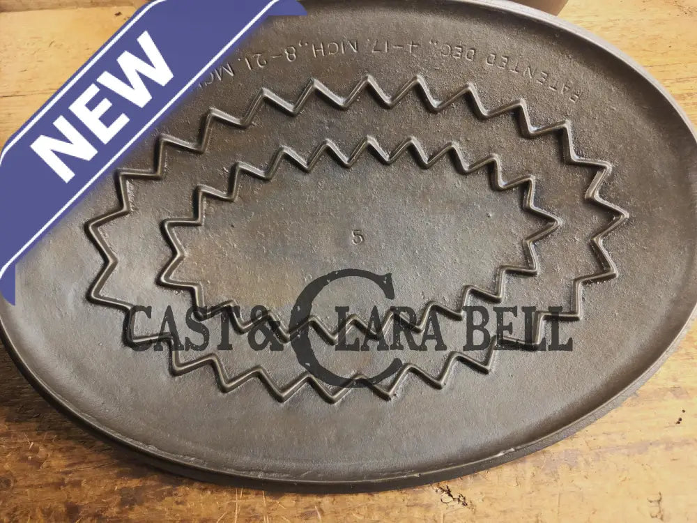 Turtle Top Style Wagner #5 Oval Roaster with Sawtooth drip lid and Stylized logo bottom Dutch Ovens Trivets & Kettles