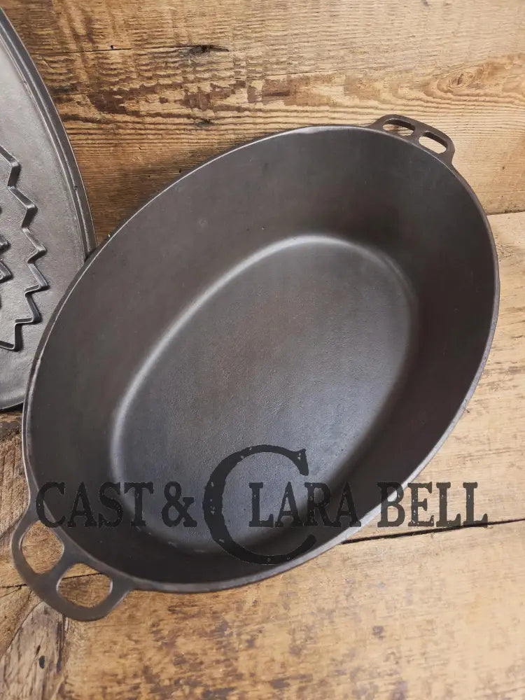 Turtle Top Style Wagner #5 Oval Roaster with Sawtooth drip lid and Stylized logo bottom Dutch Ovens Trivets & Kettles