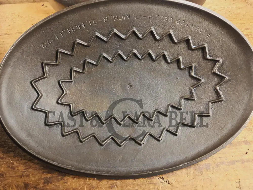 Turtle Top Style Wagner #5 Oval Roaster with Sawtooth drip lid and Stylized logo bottom Dutch Ovens Trivets & Kettles