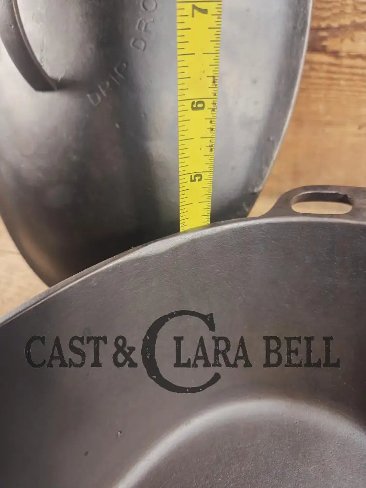 Turtle Top Style Wagner #5 Oval Roaster with Sawtooth drip lid and Stylized logo bottom Dutch Ovens Trivets & Kettles