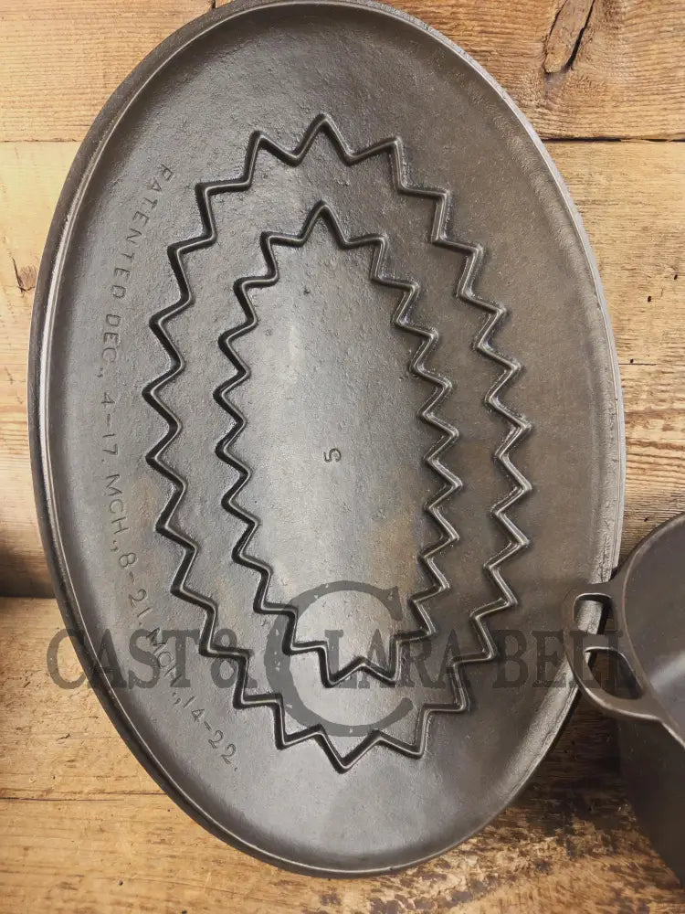 Turtle Top Style Wagner #5 Oval Roaster with Sawtooth drip lid and Stylized logo bottom Dutch Ovens Trivets & Kettles