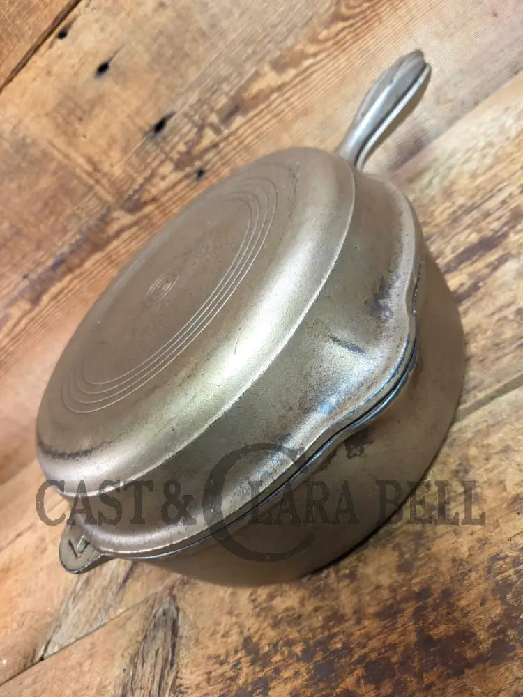 Two Skillets in one! 1930’s WagnerWare 1402 Cast Iron Double Skillet (1402 bottom and Bullseye Top) - Skillet