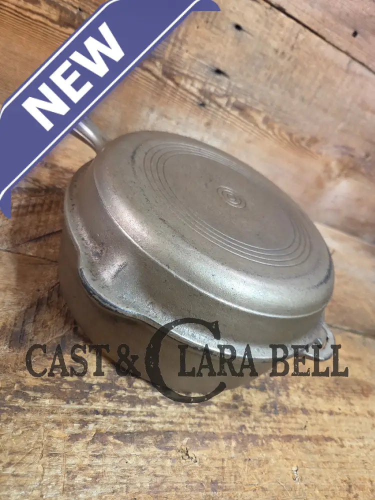 Two Skillets in one! 1930’s WagnerWare 1402 Cast Iron Double Skillet (1402 bottom and Bullseye Top) - Skillet