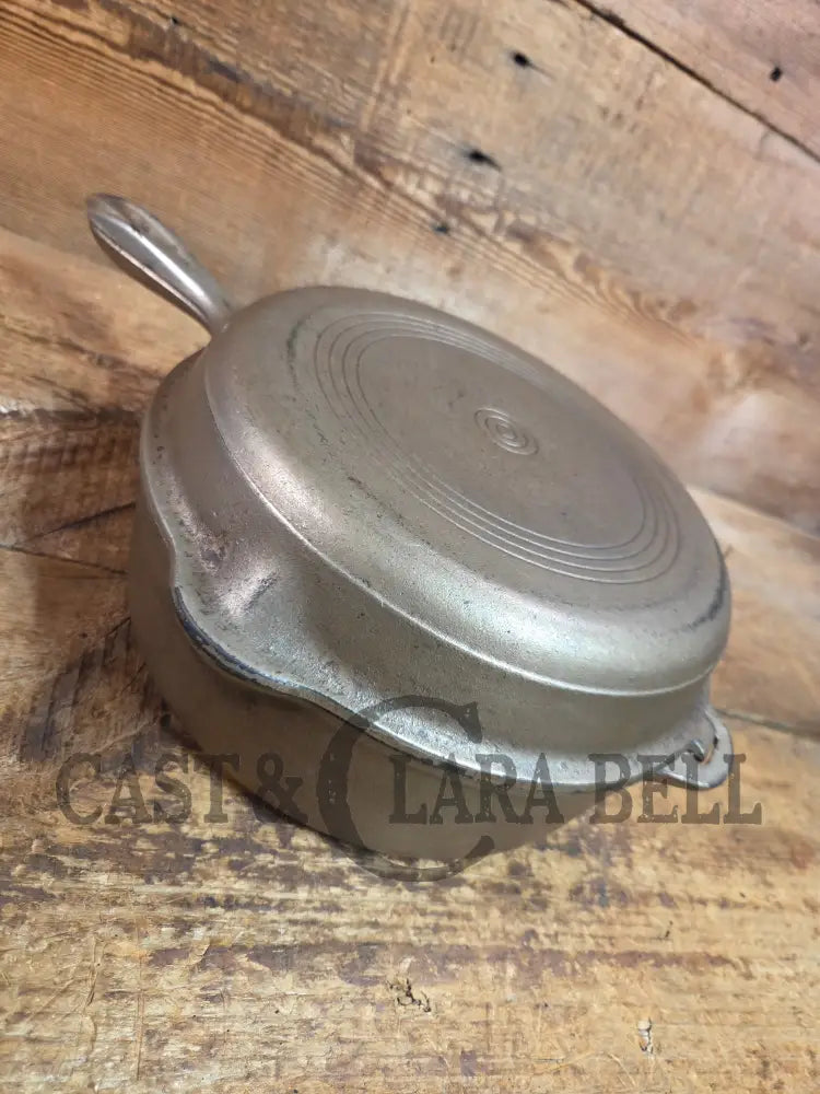 Two Skillets in one! 1930’s WagnerWare 1402 Cast Iron Double Skillet (1402 bottom and Bullseye Top) - Skillet