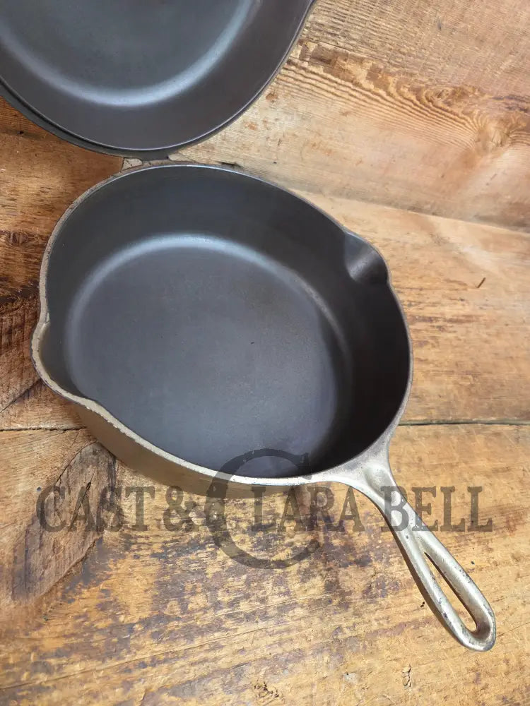 Two Skillets in one! 1930’s WagnerWare 1402 Cast Iron Double Skillet (1402 bottom and Bullseye Top) - Skillet