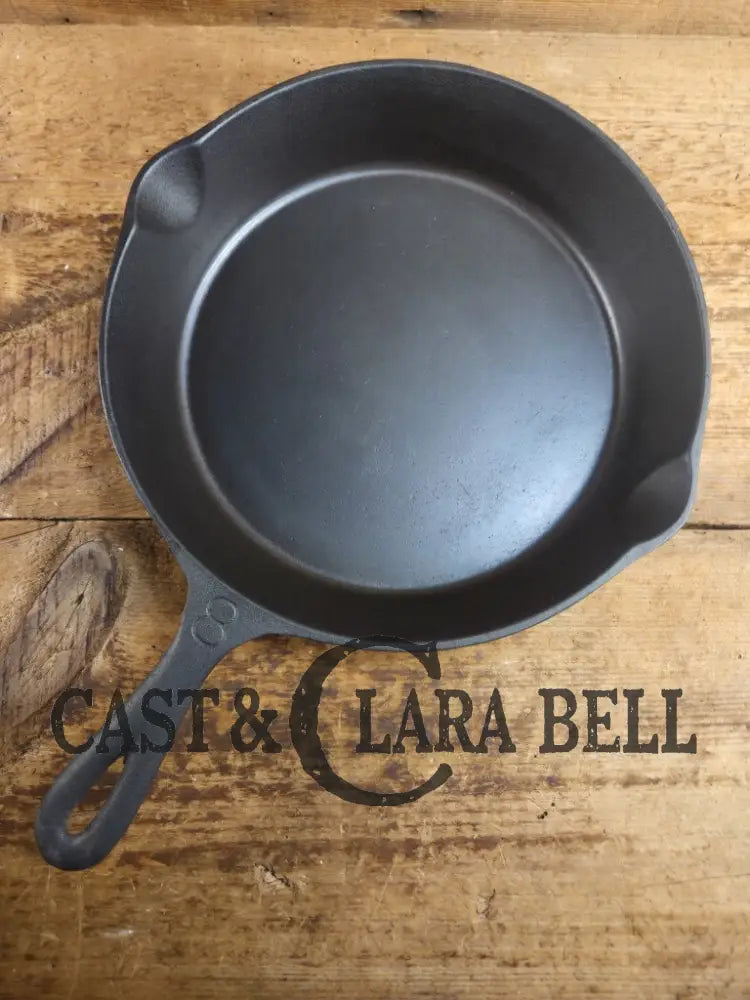 Unique! 1930βs era Martin Stove & Range Co. #8 βThree Notchβ Cast Iron Skillet with Text Logo. Versatile and elegant