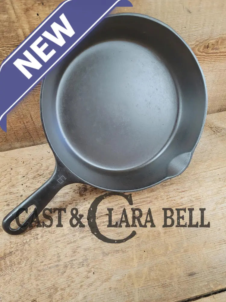 UNIQUE! 1940βs Griswold #6 Cast Iron Skillet with Small Block Logo Flat handle and Smooth Bottom 699 T Skillet