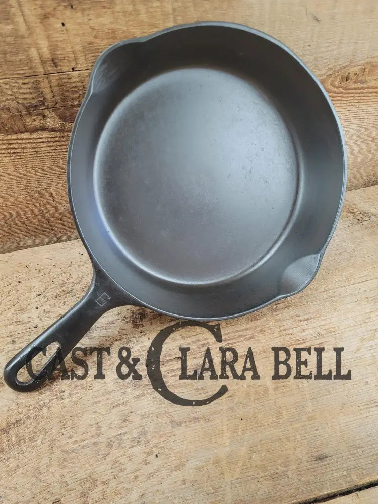 UNIQUE! 1940βs Griswold #6 Cast Iron Skillet with Small Block Logo Flat handle and Smooth Bottom 699 T