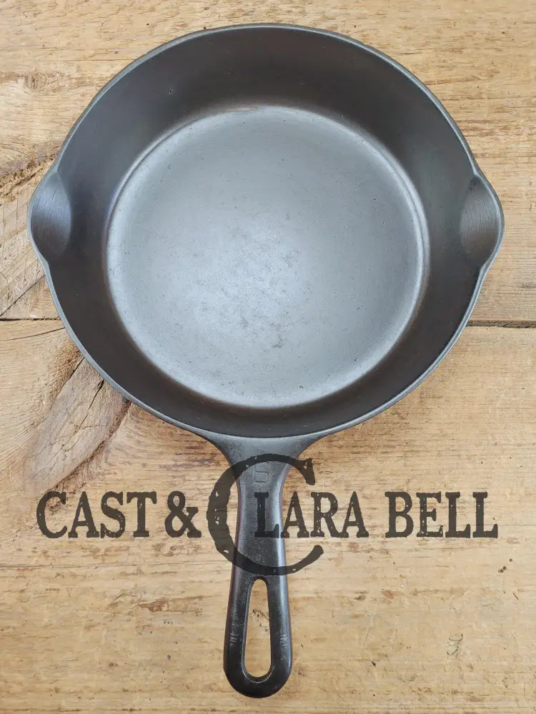 UNIQUE! 1940’s Griswold #6 Cast Iron Skillet with Small Block Logo Flat handle and Smooth Bottom 699 T