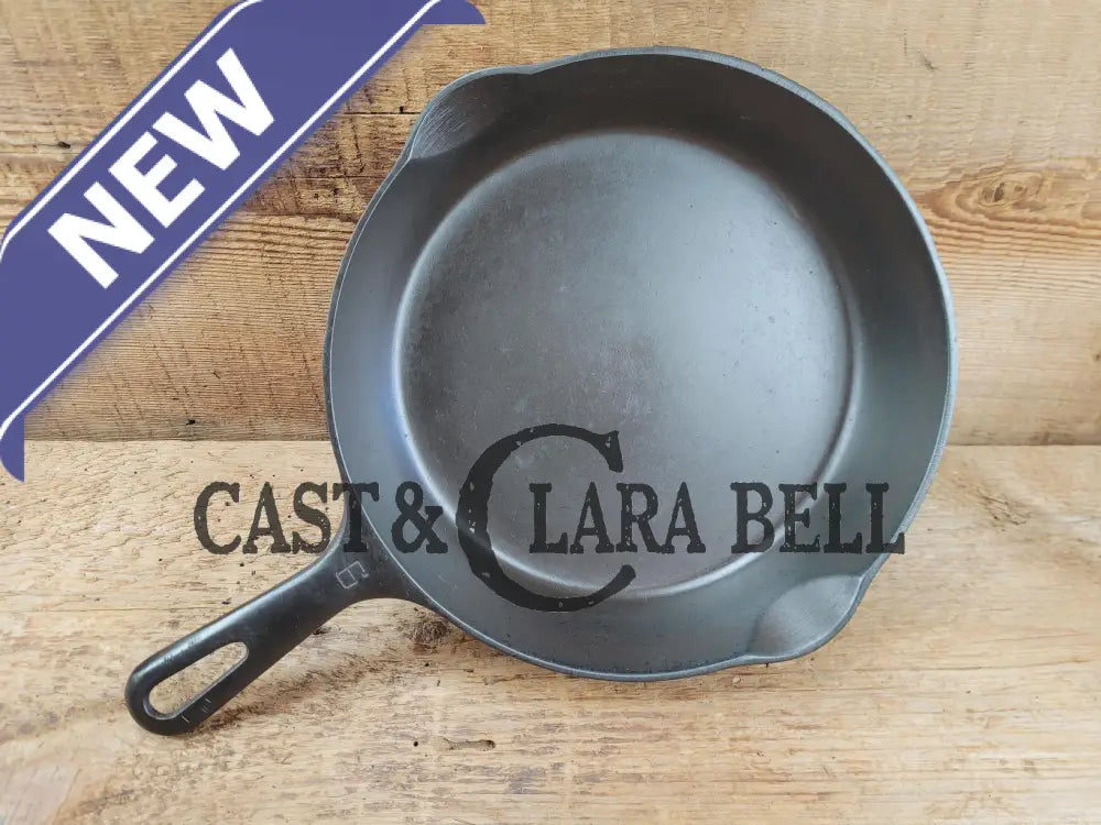 UNIQUE! 1940βs Griswold #6 Cast Iron Skillet with Small Block Logo Flat handle and Smooth Bottom 699 T Skillet
