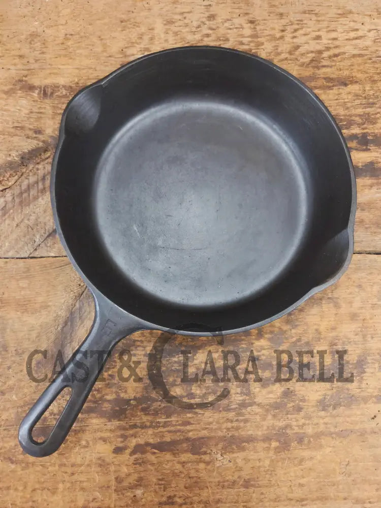 UNIQUE! 1940’s Griswold #6 Cast Iron Skillet with Small Block Logo Grooved Handle and Smooth Bottom 699 D - Skillet