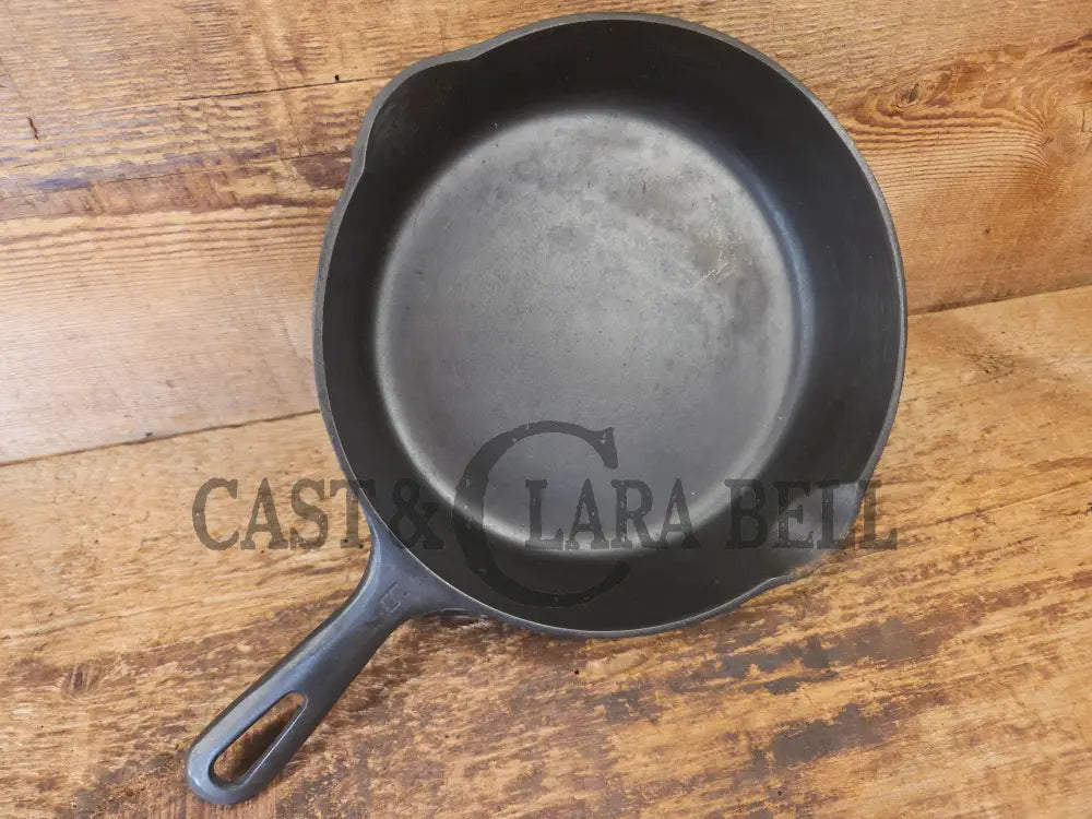UNIQUE! 1940’s Griswold #6 Cast Iron Skillet with Small Block Logo Grooved Handle and Smooth Bottom 699 D - Skillet