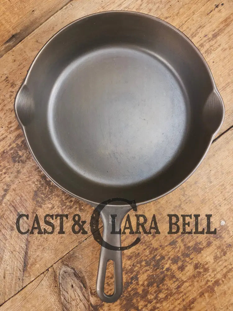 UNIQUE! 1940βs Griswold #6 Cast Iron Skillet with Small Block Logo Grooved Handle and Smooth Bottom 699 D Skillet