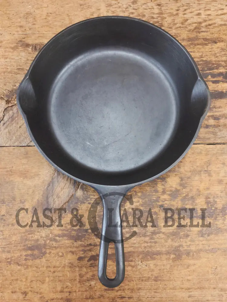 UNIQUE! 1940’s Griswold #6 Cast Iron Skillet with Small Block Logo Grooved Handle and Smooth Bottom 699 D - Skillet