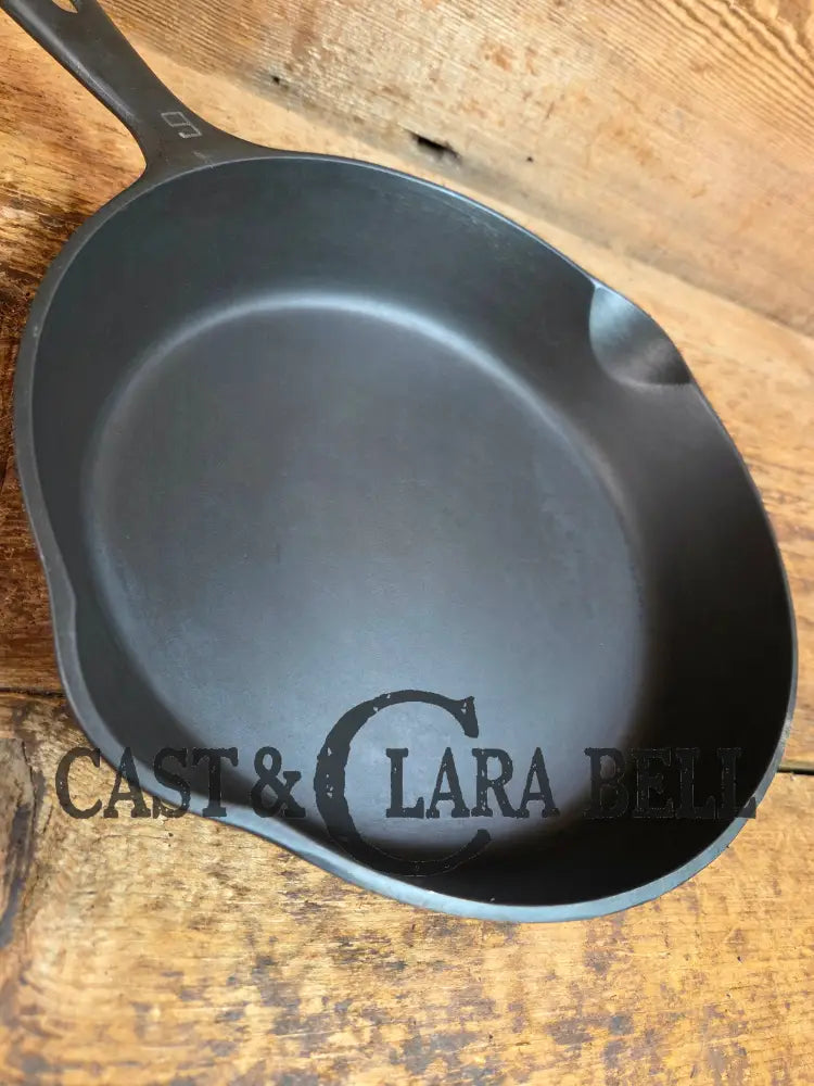 UNIQUE! 1940βs Griswold #6 Cast Iron Skillet with Small Block Logo Grooved Handle and Smooth Bottom 699 W - Skillet