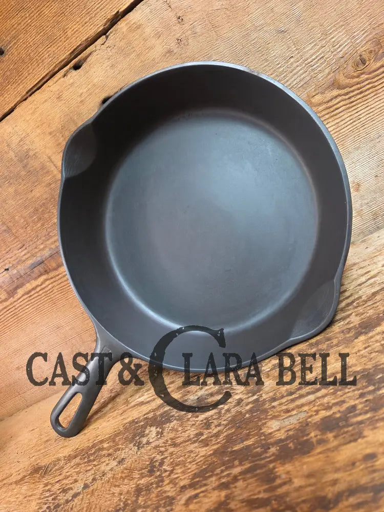 UNIQUE! 1940βs Griswold #6 Cast Iron Skillet with Small Block Logo Grooved Handle and Smooth Bottom 699 W - Skillet