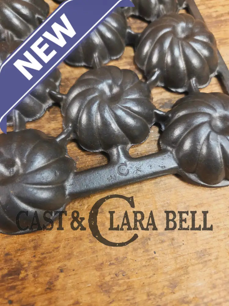 Unique and not seen often Wagner Ware 12 cup Cast Iron Turk Head Gem Pan Bakeware