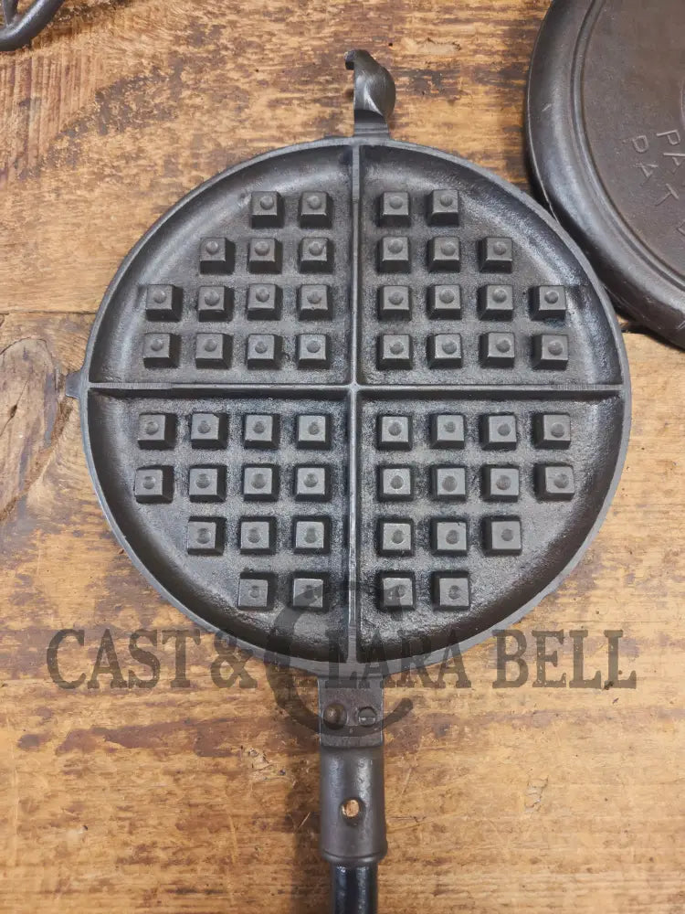 Unique! Early 1900’s Griswold New American Style No. 8 Cast Iron Waffle Iron Low Base 884 Patent 1901. 976/977 paddles