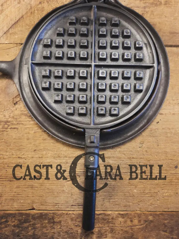 Unique! Early 1900βs Griswold New American Style No. 8 Cast Iron Waffle Iron Low Base 884 Patent 1901. 976/977 paddles