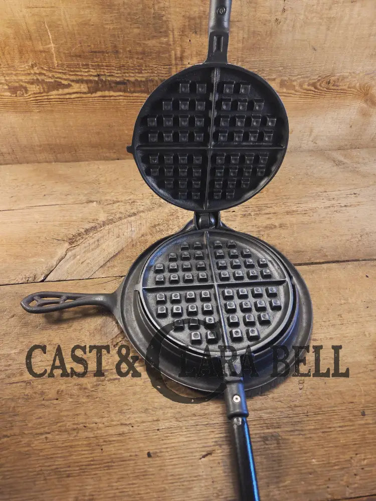 Unique! Early 1900’s Griswold New American Style No. 8 Cast Iron Waffle Iron Low Base 884 Patent 1901. 976/977 paddles