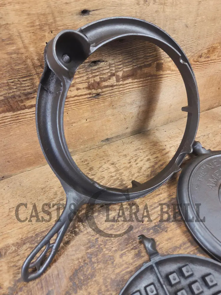 Unique! Early 1900’s Griswold New American Style No. 8 Cast Iron Waffle Iron Low Base 884 Patent 1901. 976/977 paddles