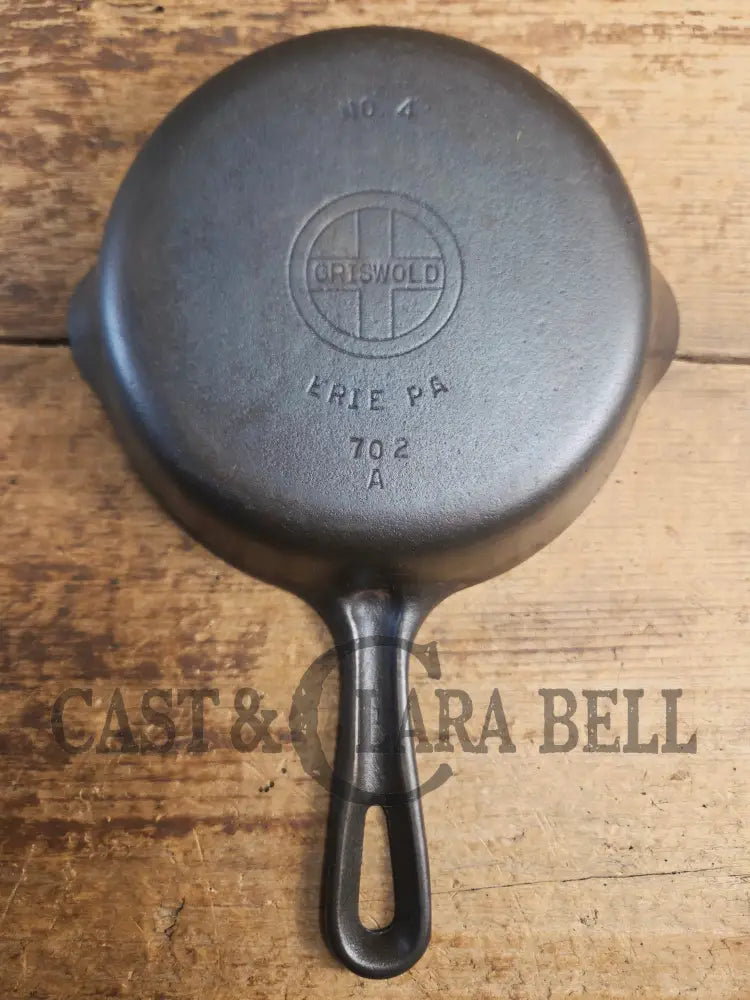 Unique! Griswold No. 4 Cast Iron Skillet with Small Block Logo Grooved Handle 702 A Skillet