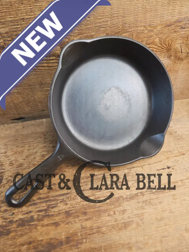 Unique! Griswold No. 4 Cast Iron Skillet with Small Block Logo Grooved Handle 702 A Skillet