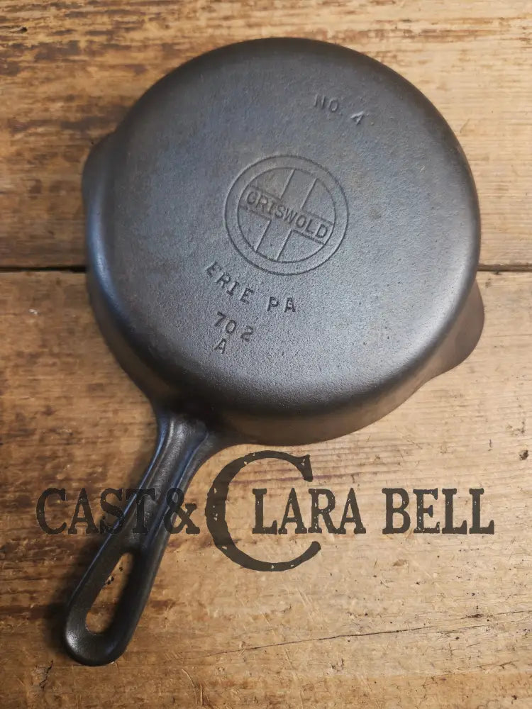 Unique! Griswold No. 4 Cast Iron Skillet with Small Block Logo Grooved Handle 702 A Skillet