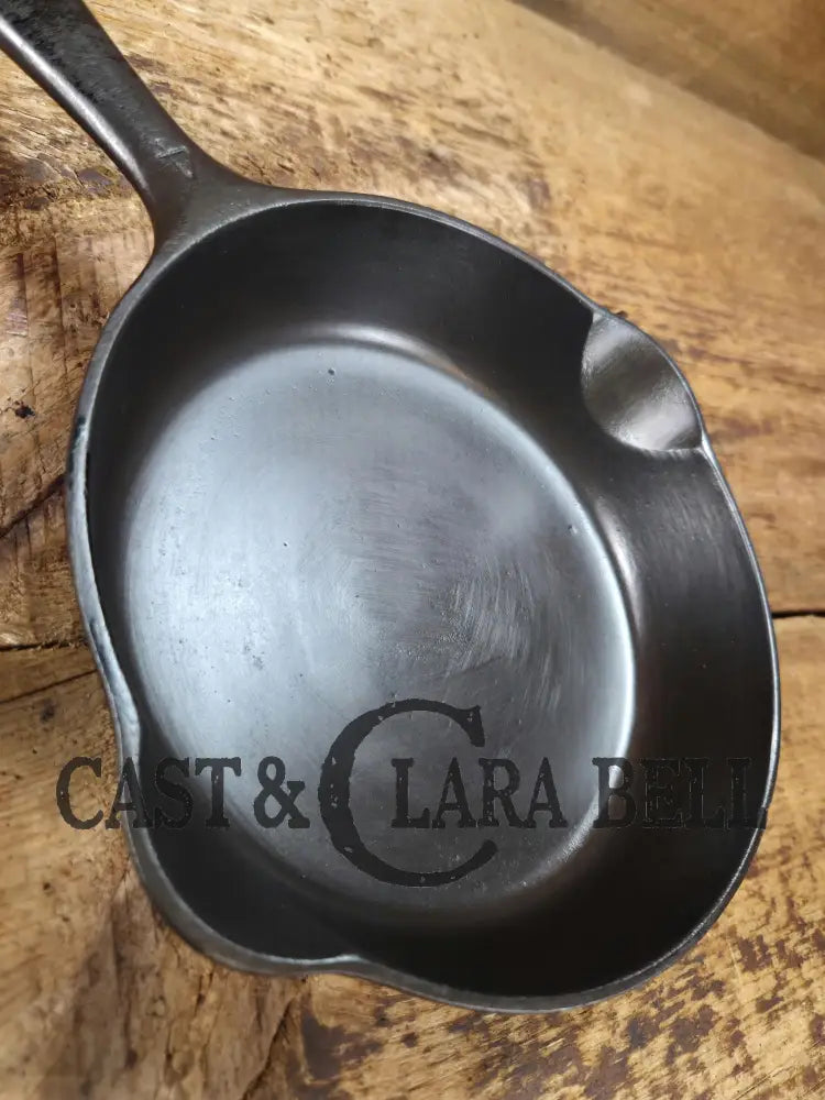 Unique! Griswold No. 4 Cast Iron Skillet with Small Block Logo Grooved Handle 702 A Skillet