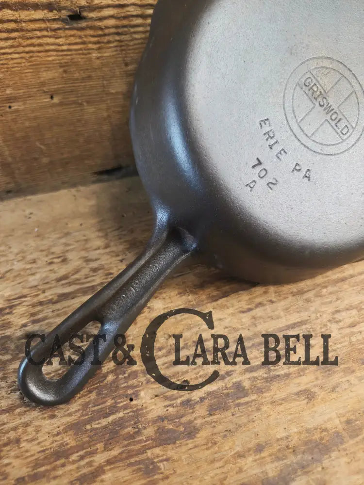 Unique! Griswold No. 4 Cast Iron Skillet with Small Block Logo Grooved Handle 702 A Skillet