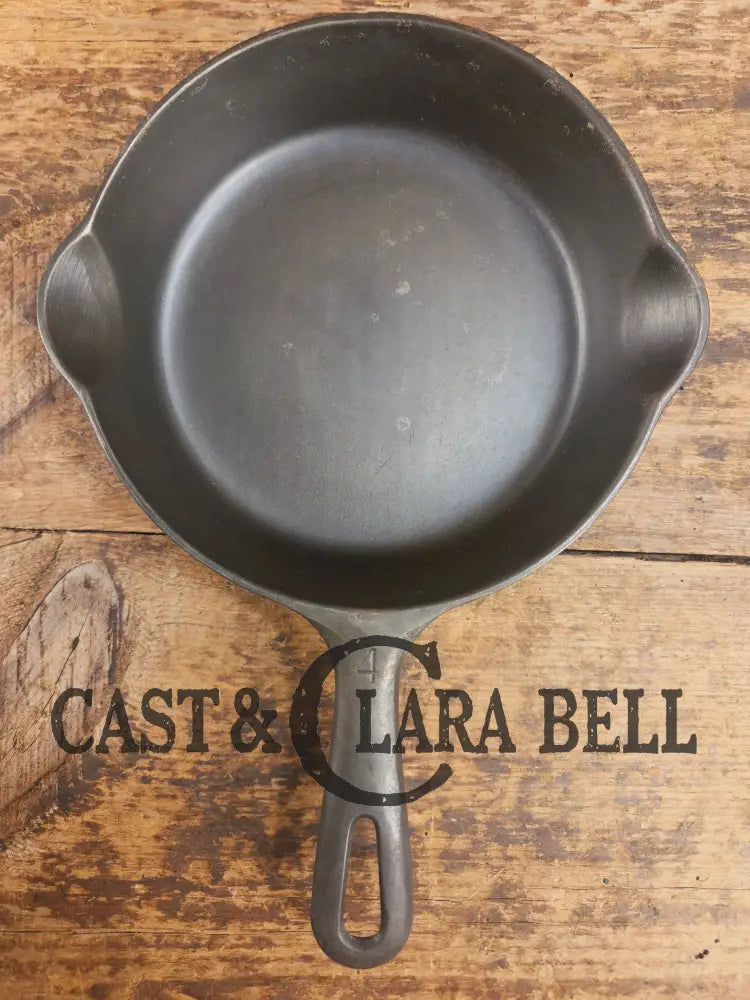 Unique! Griswold No. 4 Cast Iron Skillet with Small Block Logo Grooved Handle 702 C Skillet