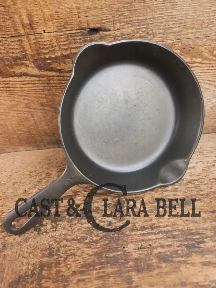Unique! Griswold No. 4 Cast Iron Skillet with Small Block Logo Grooved Handle 702 C Skillet