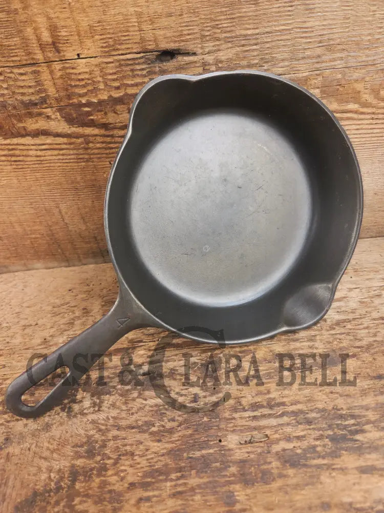 Unique! Griswold No. 4 Cast Iron Skillet with Small Block Logo Grooved Handle 702 C Skillet