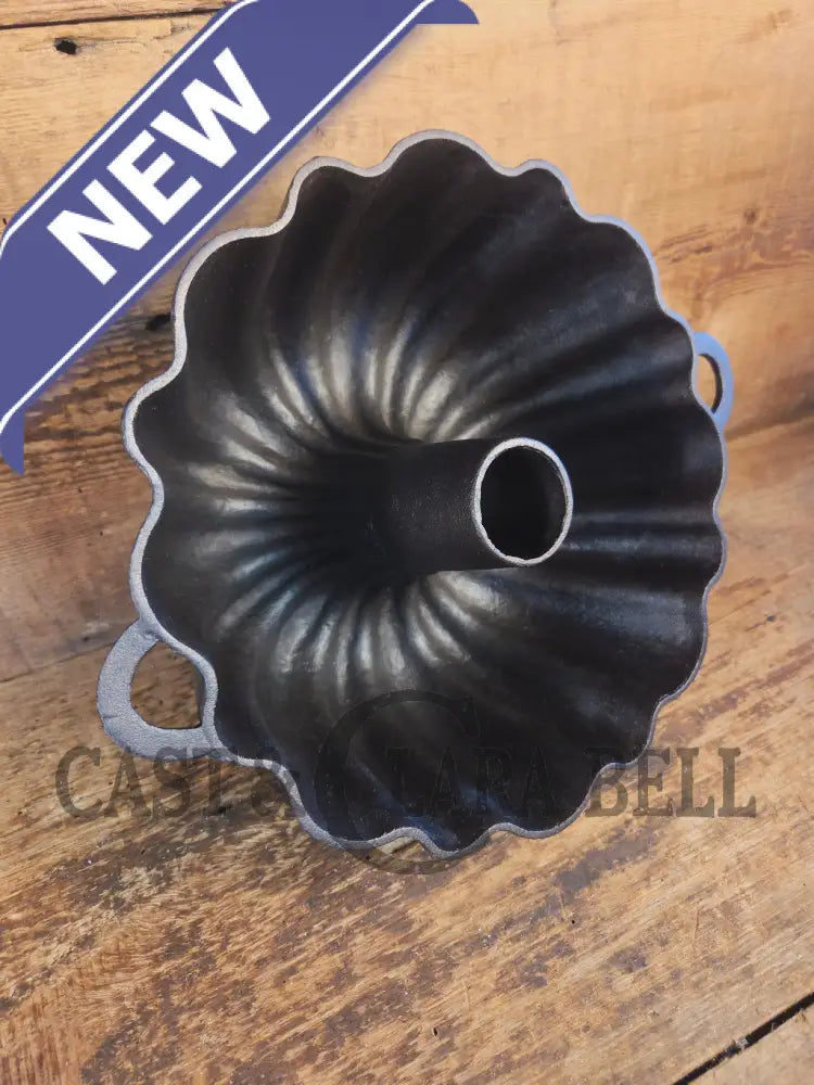 Unknown ’Aristocrat’ style 17 Cup Fluted Bundt Pan with late 1800 gate marking. Really beautiful! - Bakeware