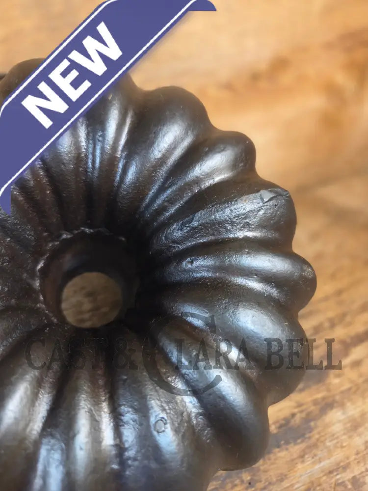Unknown ’Aristocrat’ style 17 Cup Fluted Bundt Pan with late 1800 gate marking. Really beautiful! - Bakeware