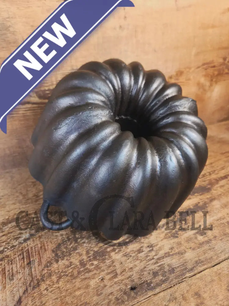 Unknown ’Aristocrat’ style 17 Cup Fluted Bundt Pan with late 1800 gate marking. Really beautiful! - Bakeware