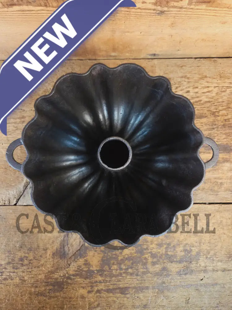 Unknown ’Aristocrat’ style 17 Cup Fluted Bundt Pan with late 1800 gate marking. Really beautiful! - Bakeware