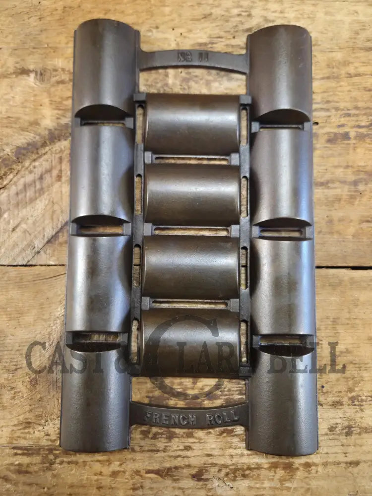 Unknown French Roll No. 11 Pan raised No. 11 & French Roll markings. Rumored Griswold but likely Unknown Beautiful
